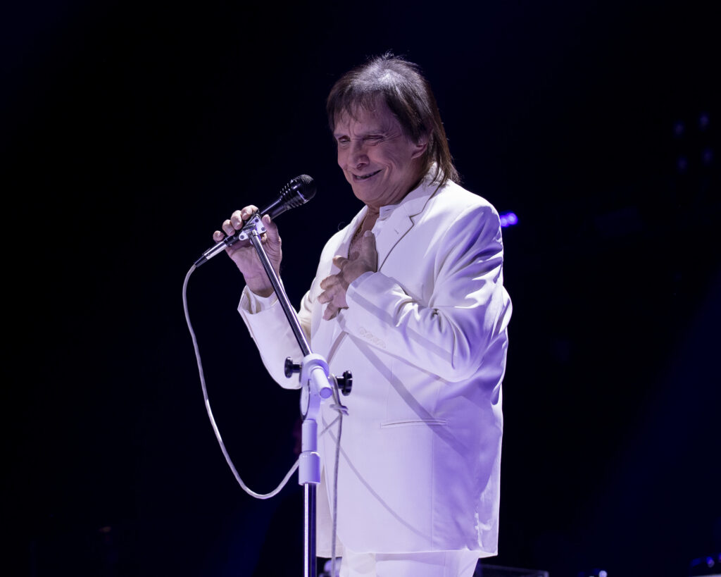 Roberto Carlos llena de nostalgia y romanticismo la Arena CDMX | Así Soy TV