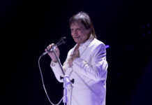 Roberto Carlos llena de nostalgia y romanticismo la Arena CDMX