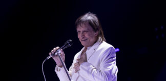 Roberto Carlos llena de nostalgia y romanticismo la Arena CDMX