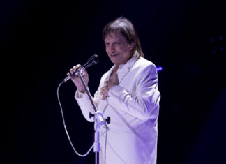 Roberto Carlos llena de nostalgia y romanticismo la Arena CDMX