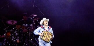 Cornelio Vega Jr. conquistó la Arena Monterrey junto a su Dinastía en una noche completamente tumbada