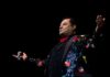“El Divo” hizo cantar, llorar y bailar a Monterrey en una noche inolvidable en Arena Monterrey