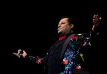 “El Divo” hizo cantar, llorar y bailar a Monterrey en una noche inolvidable en Arena Monterrey