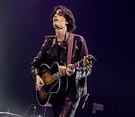 Arath Herce volvió a Monterrey para cantarle al corazón roto y a las emociones que nadie sabe explicar
