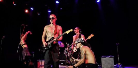 Surfistas del Sistema convierte su despedida en una fiesta de música, nostalgia y mucha conexión en Monterrey
