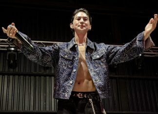 Ace conquista Monterrey entre covers, rosas y una noche que terminó ¡sin camisa!